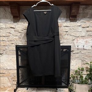 Voir Voir Classic Black Midi Dress